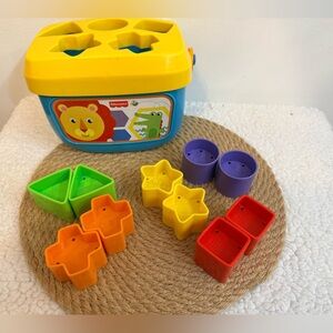 4/$25‎ • Fisher Price Baby’s First Sorting Blocks